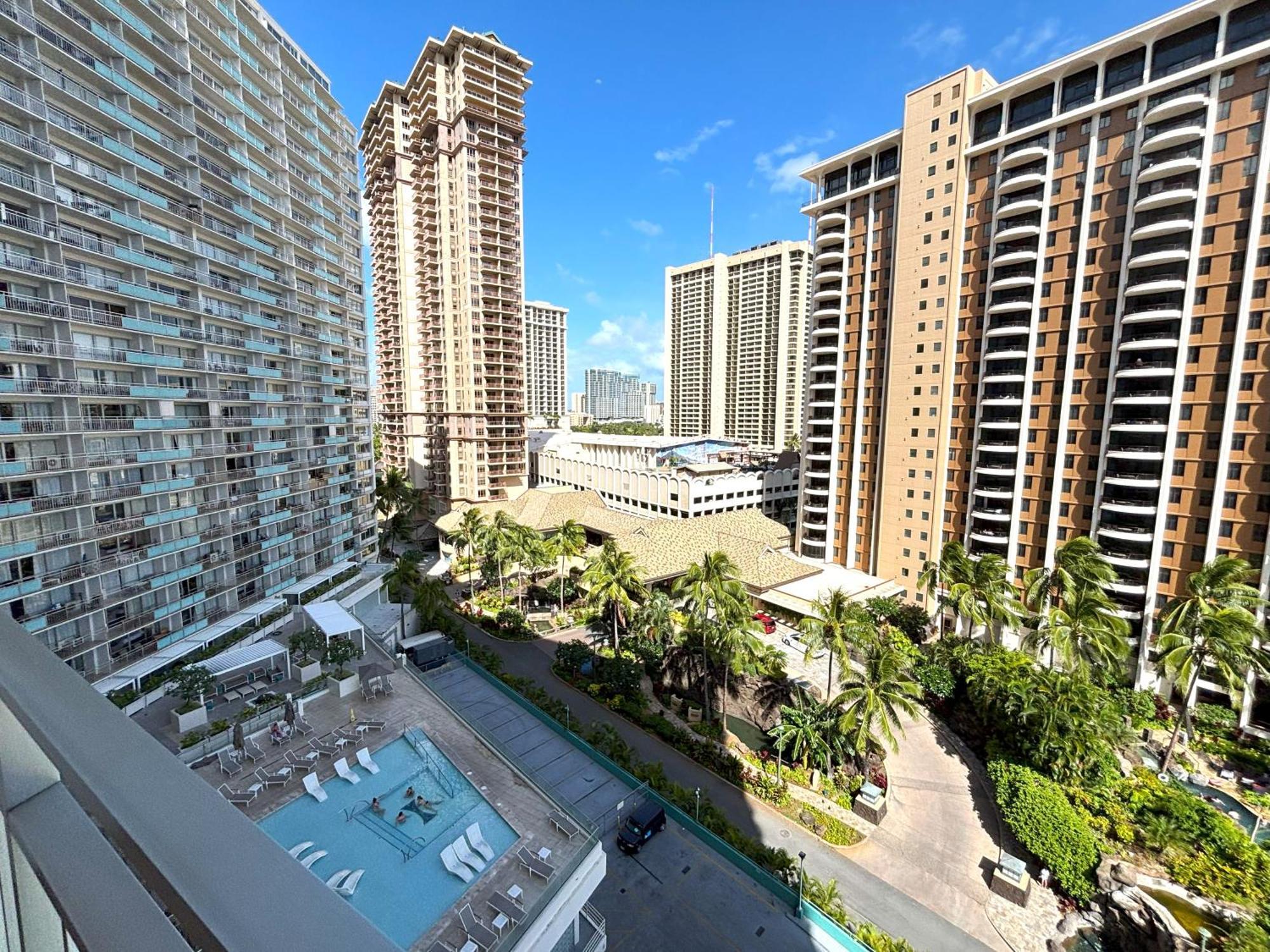 Ilikai 1042 - Spacious With Ocean-lagoon Views *