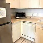 Ilikai Apt 1042 - Spacious Studio With Ocean-Lagoon Views