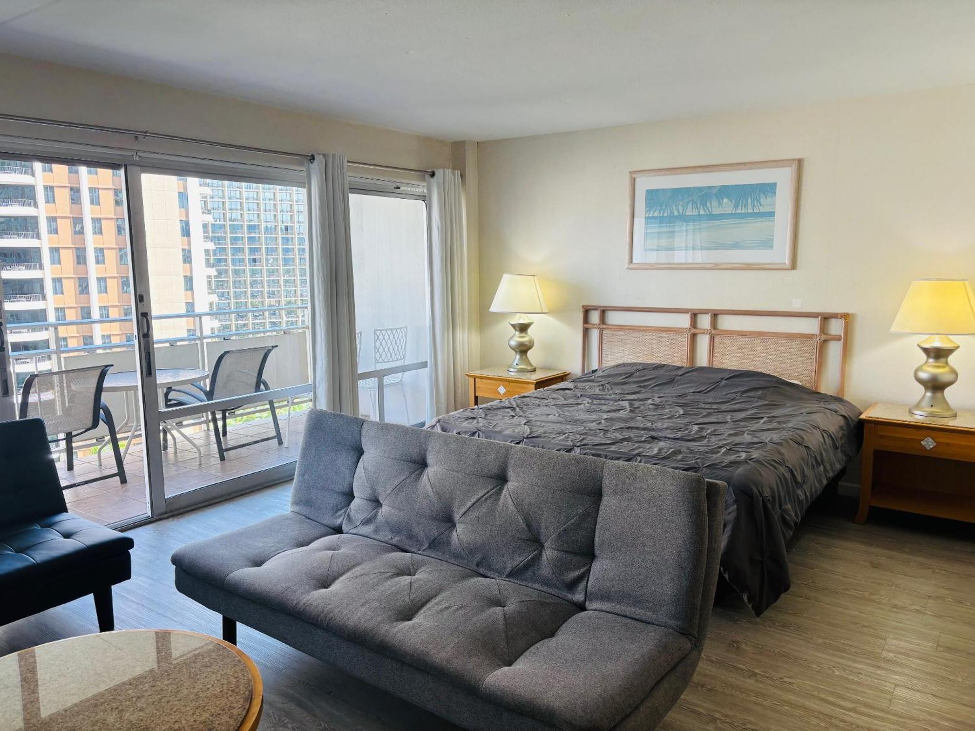 Ilikai 1042 - Spacious With Ocean-lagoon Views *